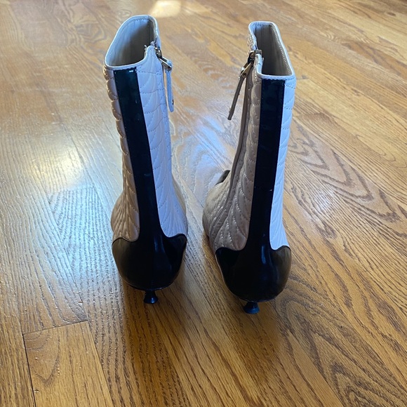 Bally Cream and Black Boots - Picture 5 of 6